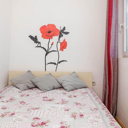 Pet Friendly Apartment In Stara Novalja With Wifi Bagian luar foto