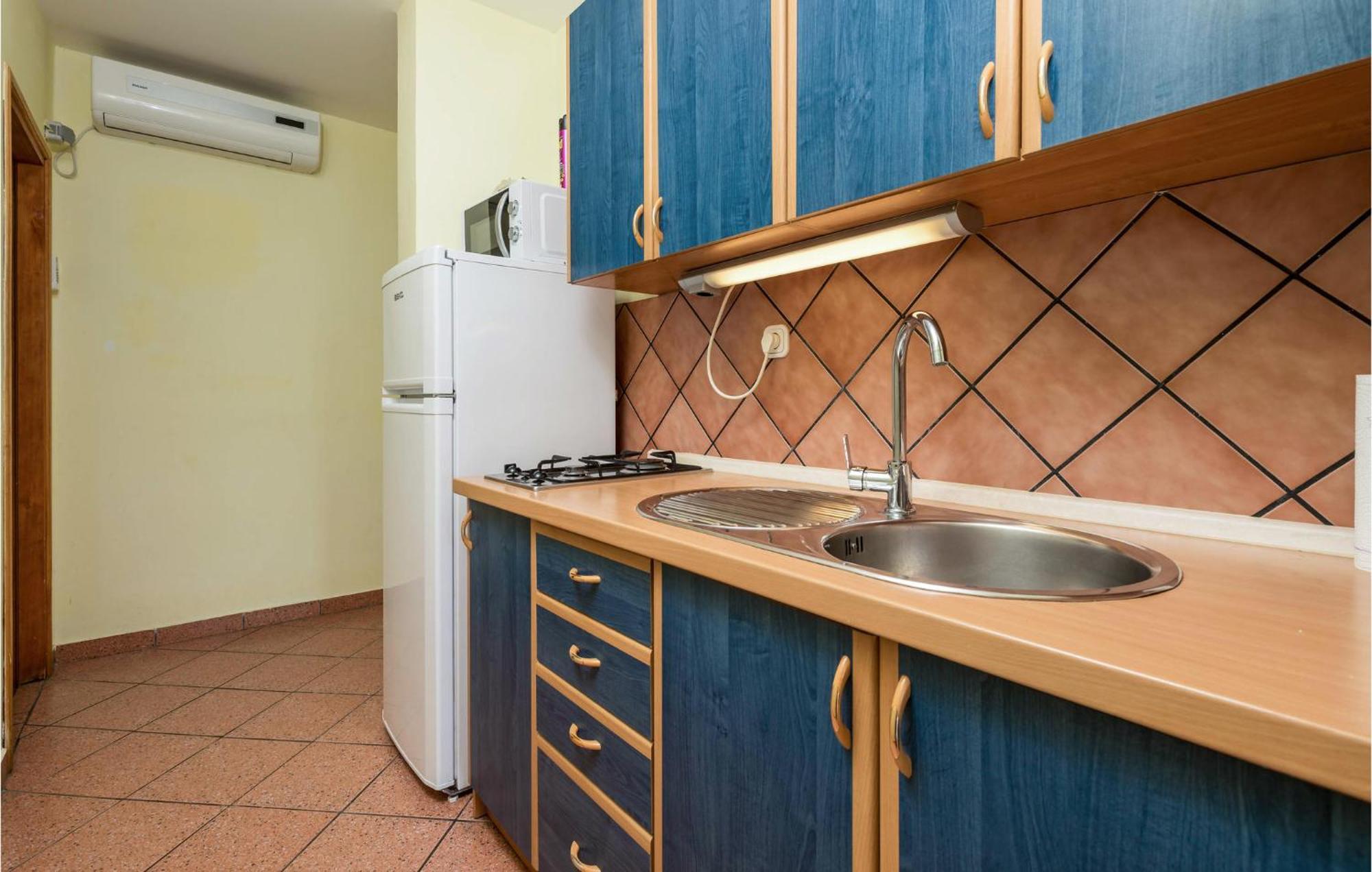 Pet Friendly Apartment In Stara Novalja With Wifi Bagian luar foto